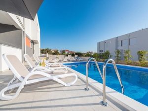 Use-the-expertise-of-contractors-to-get-your-dream-swimming-pool