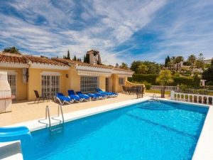 Amazing Benefits of Having a swimming pool in your paradise