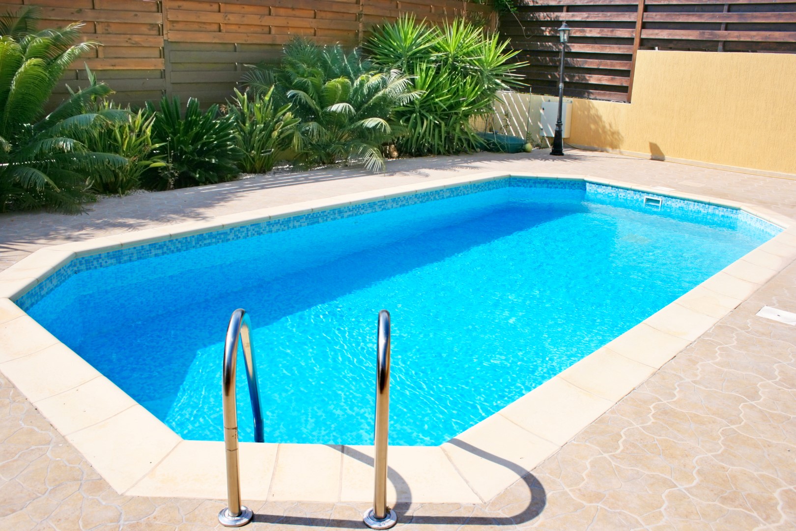 Indoor vs Outdoor Swimming pools