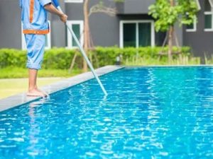 swimming-pool-maintenance-company-assisting-in-the-preservation-of-your-aquatic-paradise