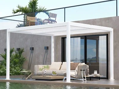 How do retractable pergolas provide more freedom and comfort in Dubai?