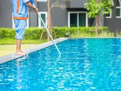 swimming-pool-maintenance-company-assisting-in-the-preservation-of-your-aquatic-paradise